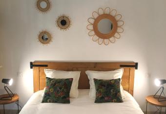 Mazet LEAJO allows 18 year olds to book a room