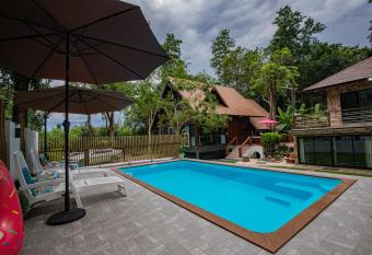 Thanviman Forest Villa Kanjanaburi has Balcony rooms