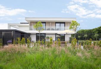 Hello Zeeland - Summum Suites allows 18 year olds to book a room