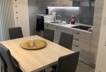 A casa da Manuela allows 18 year olds to book a room