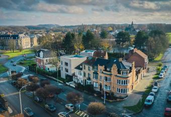 ONIRO - Luxury Rooms & Wellness Suites has rooms with a private hot tub