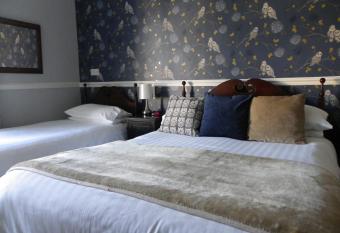 Maison Dieu Guest House allows 18 year olds to book a room