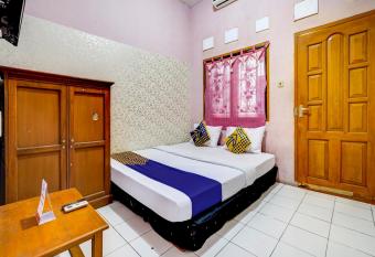 Vaccinated Staff - SPOT ON 90171 Pondok Kuning allows 18 year olds to book a room