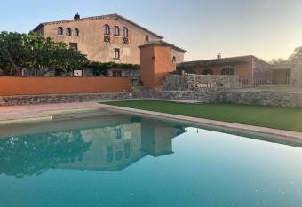 Mas Teixidor, Masia entre Girona y la Costa Brava allows 18 year olds to book a room