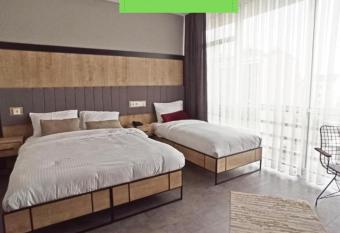 Skylon Airport Hotel has Smoking/Balcony rooms