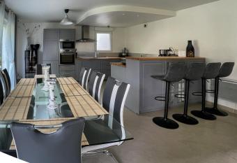 LA MAISON DE DELSY allows 18 year olds to book a room