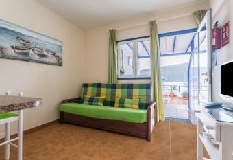 El Sombrerito 5 has Balcony rooms