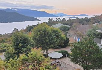 Yosemite Park B&B allows 18 year olds to book a room