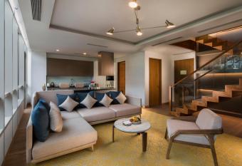 Hyatt Delhi Residences has rooms with a private hot tub