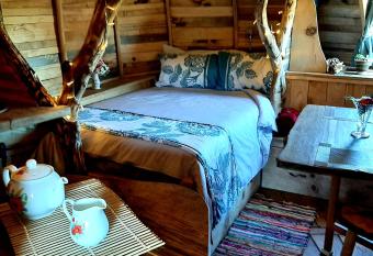 HOBLEY House Holiday allows 18 year olds to book a room