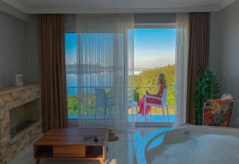 Sapanca View Hotel allows 18 year olds to book a room