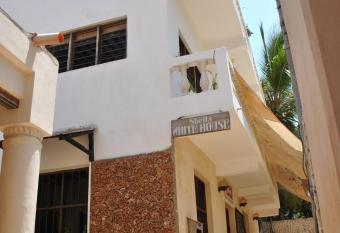 Shella White House has Balcony rooms