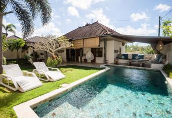 Adany Villa allows 18 year olds to book a room