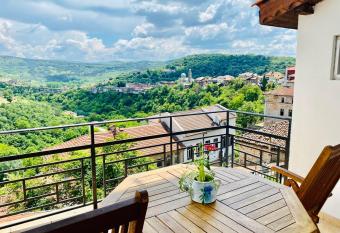 Tsarevets panoramic apartments Veliko Tarnovo has Balcony rooms
