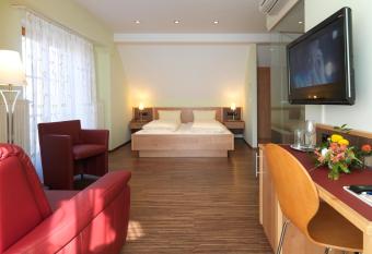 Weingut Skoff Original has Balcony rooms