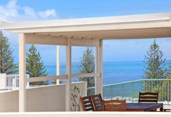 Harbour View 9 Bright and Beachy walk up Three Bedroom Apartment with Private Rooftop has Balcony rooms