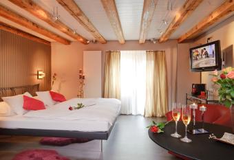 Hotel Landgasthof Hirschen allows 18 year olds to book a room