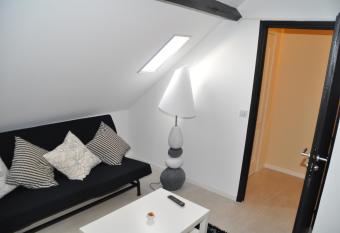 L Atrium has rooms with a private hot tub