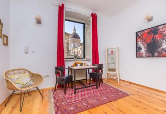 Arty Old Town Apartments by Irundo allows 18 year olds to book a room