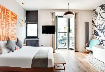 OYO Fab Guest House allows 18 year olds to book a room