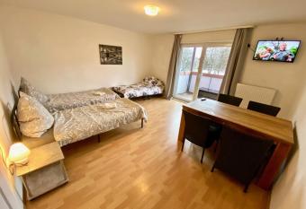 Gem  tliches WG-Zimmer 4, zentral in Ravensburg (stadtnah), Balkon allows 18 year olds to book a room