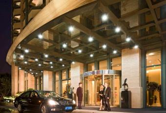 Grand Mercure Shanghai Hongqiao has Balcony rooms