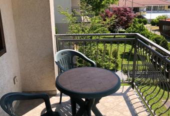 Green Oaza Apartment has Balcony rooms