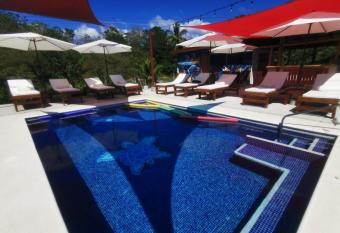 Tuki Tuki Lodge allows 18 year olds to book a room