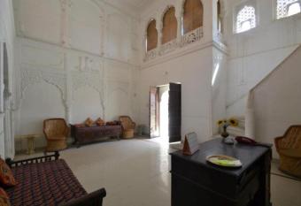 Rawla Mrignayani Palace allows 18 year olds to book a room