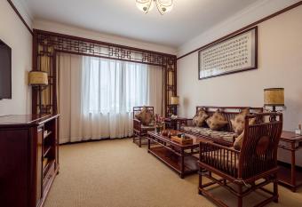 Grand Metropark Hotel Hangzhou allows 18 year olds to book a room
