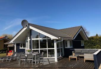 Strandhus - Haus 37 allows 18 year olds to book a room