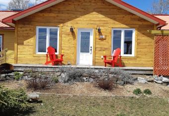Auberge Ma Maison has Balcony rooms