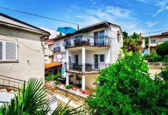 Apartments Lino has Balcony rooms