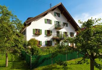 Ferienwohnung Filser allows 18 year olds to book a room