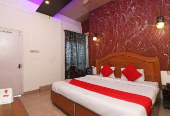 SPOT ON Shinde Niwas allows 18 year olds to book a room