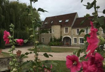 Canon, Coeur De Combray has rooms with a private hot tub