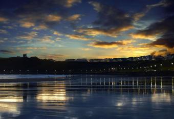 Seabourne Holiday Home with optional Hottub Hire Scarborough has rooms with a private hot tub