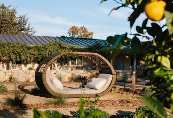 Hotel Ynez has Balcony rooms