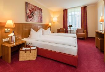 Hotel Vis    vis allows 18 year olds to book a room