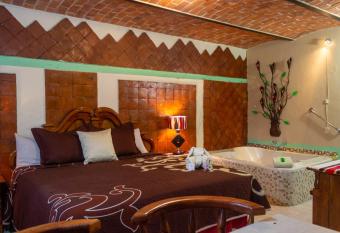 Casa de la Abuela has Balcony rooms