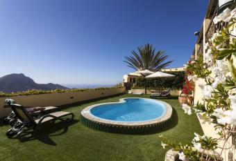 Casa Del Limonero has Balcony rooms