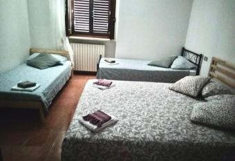 Bed&Breakfast La Ginestra has rooms with a private hot tub