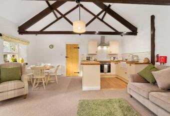 Daisy Cottage allows 18 year olds to book a room