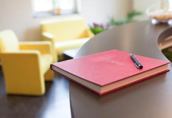 Hotel Mit-Mensch allows 18 year olds to book a room