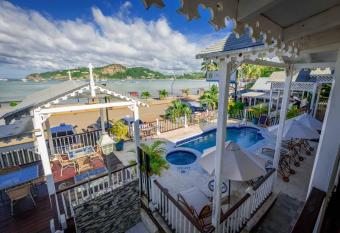 Hotel Victoriano has Balcony rooms