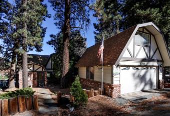 Bear Cabin - 1976 by Big Bear Vacations has rooms with a private hot tub