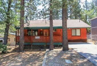 R & R Retreat - 1767 by Big Bear Vacations has Balcony rooms