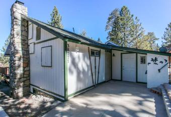 Moon Escape - 1961 by Big Bear Vacations has Balcony rooms