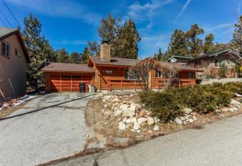 Shasta Mountain Cabin - 1916 by Big Bear Vacations has Balcony rooms