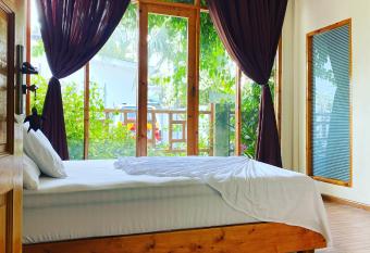 Bougainvillea Inn - Maldives has Balcony rooms